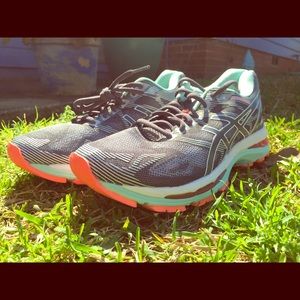 ASICS woman size at size  7 1/2